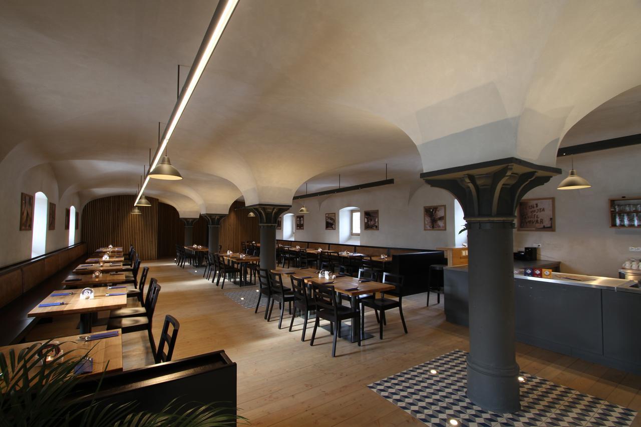 Hotel Kleis Cvikov Bagian luar foto